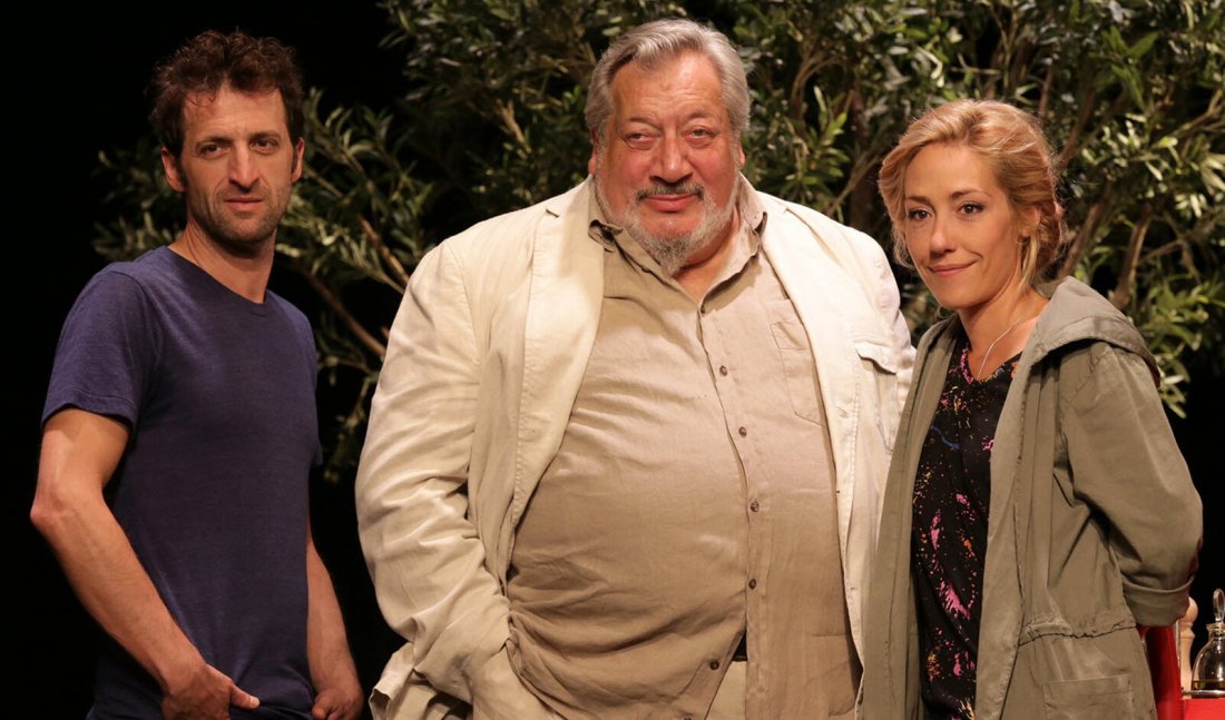A gauche, Darius Kehtari, &agrave; droite, Julia Duchaussoy, au centre Jean-Claude Dreyfus